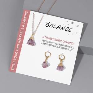 Parure collier et boucles d'oreilles avec quartz fraise irrégulier et plaqué or