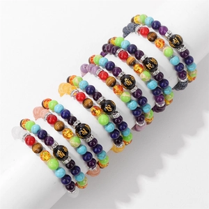 Conjunto de pulseras de cuentas de chakra retro con amuletos de mantra grabados