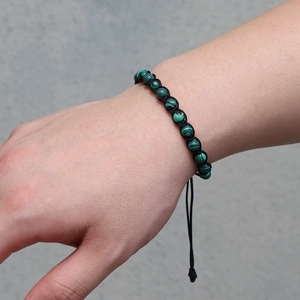 Bracciale regolabile da uomo in pietre di malachite da 6mm con cordino nero intrecciato