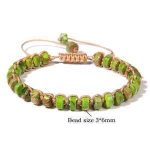 Handgemaakte geweven armband met 3x6mm groene natuursteen kralen en verstelbaar koord