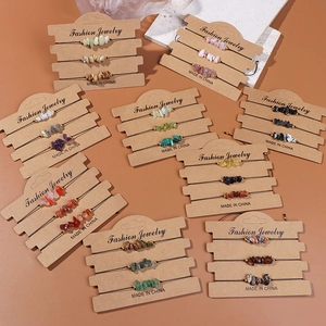 Detailweergave van de kleurrijke natuursteen armbandsets met negen unieke kristalstijlen