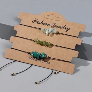 Set van drie handgemaakte gevlochten armbanden met groene natuursteen en gouden kralen