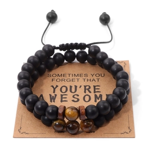 Zweilagiges Armband für Herren mit Tigerauge-Stein, schwarzen Perlen und Geschenkkarte