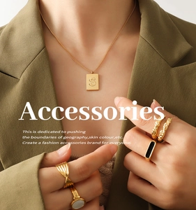 Chic 18K gold plated S-letter square pendant necklace and rings with green blazer