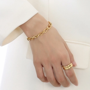 Bracciale a catena spessa placcato oro 18k e set di anelli a strati in stile moderno minimal