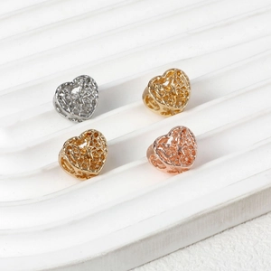 Cuentas de corazón huecas en plata, oro y oro rosa para creación de joyas y manualidades