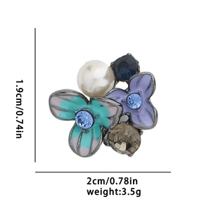 Detalle del accesorio de aleación en forma de flor con medidas 1,9x2cm y peso 3,5g