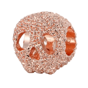 Détail d'une perle rose dorée avec texture de lave pour la création de bijoux DIY