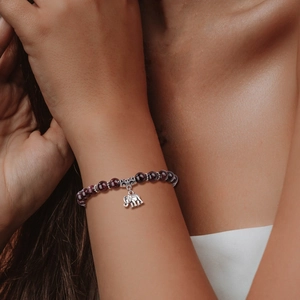 Bracciale in pietra occhio di gatto naturale con ciondolo elefante da donna