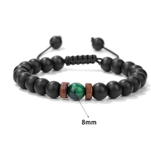 Bracciale regolabile da 8mm in occhio di tigre con perle nere opache e cordoncino intrecciato