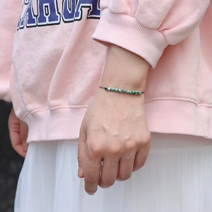Bracelet tressé minimaliste avec perles en pierre de 4mm aux motifs marbre vert et blanc