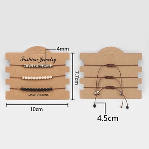 Lot de trois bracelets tressés avec perles en pierre de 4mm sur carte de présentation
