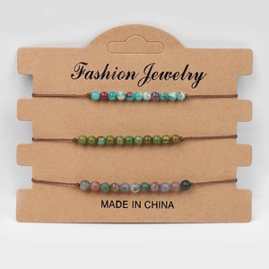 Lot de trois bracelets tressés avec perles de 4 mm et pierres naturelles sur carte kraft