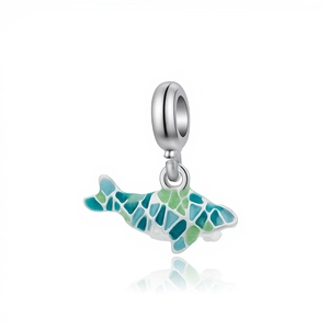 Lebhafter blau-grüner Emaille-Fisch-Anhänger in poliertem Silber für DIY-Schmuck