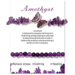 Detailansicht 6mm Amethyst Armband Set mit unregelmäßigen Steinen und Schmetterling Anhänger