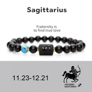 Dettaglio del bracciale Sagittario in agata nera con ciondolo dello zodiaco