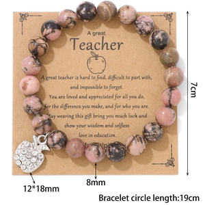 Perlenarmband aus rosa Stein mit Silberapfel-Anhänger und Lehrer-Dankeskarte