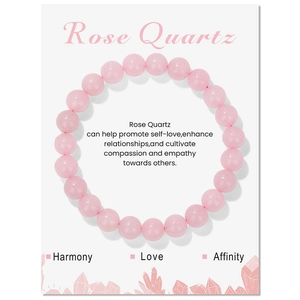Handgefertigtes 8mm Rosenquarz Kristallperlen Armband für Damen auf Displaykarte