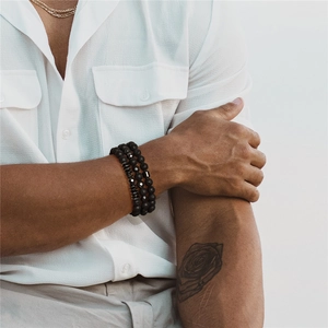 Dreilagiges Herren-Natursteinarmband mit matten Lavasteinen und Hämatit-Struktur