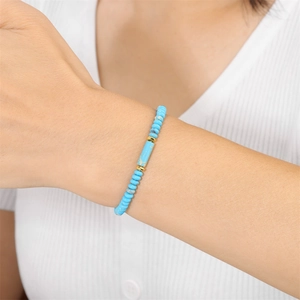 Pulsera de mujer con piedra imperial azul, cuentas doradas y cordón elástico suave