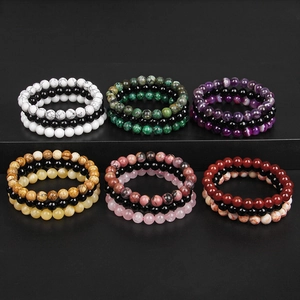 Detailansicht von 8mm Naturstein-Perlenarmband-Sets in verschiedenen Farben und Texturen