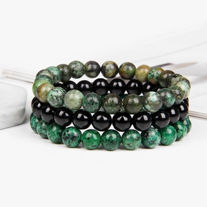 Drei 8mm Naturstein-Perlenarmbänder Set in Grün und Schwarz mit polierter Oberfläche