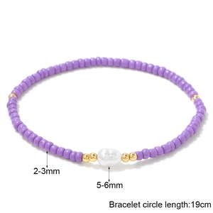 Bracelet bohème en perles violettes avec billes en or 18 carats et perle naturelle
