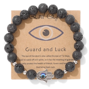 Bracelet en perles de pierre de lave avec main de Fatma argentée et pendentif œil bleu
