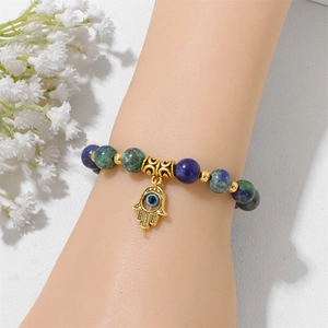 Bracelet œil maléfique et main de Fatima avec perles en pierre naturelle et détails dorés