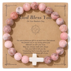 Taufarmband mit rosa Zebra-Jaspis-Perlen und weißem Kreuz auf God Bless You Karte