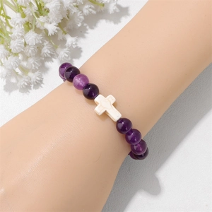 God Bless You lila Perlenarmband aus Naturstein mit einem weißen Türkis-Kreuzanhänger