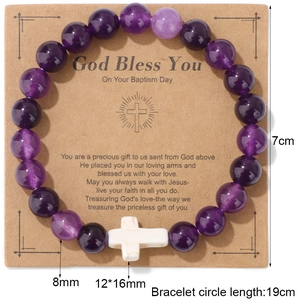 8mm lila Perlenarmband mit Marmorkreuz-Anhänger auf einer God Bless You Geschenkkarte