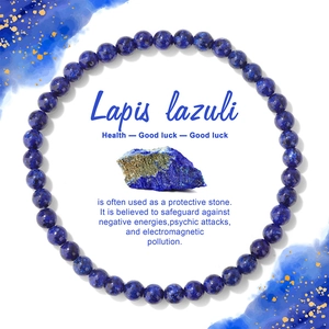 Vista dettagliata del bracciale di perle di lapislazzuli blu naturale con pietra