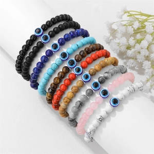 Set aus 9 bunten 6mm Natursteinperlen-Armbändern mit blauen bösen Blick Anhängern