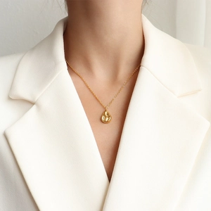 Onregelmatige Waterdruppel Hanger Ketting Titanium Staal Verguld Frans Niche Ontwerp Minimalistische Sieraden
