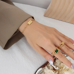 Bracciale Lucky in acciaio inossidabile placcato oro 18K e set di anelli smeraldo da donna