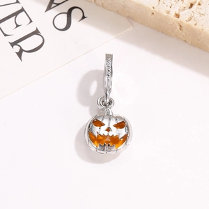Κρεμαστό κολοκύθα Halloween σε ασήμι με πορτοκαλί σμάλτο και λαμπερά ζιργκόν
