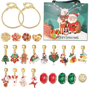 Calendrier de l'avent bijoux DIY avec 21 breloques et 2 bracelets à chaîne serpent dorés