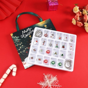 Calendrier de l'Avent bijoux de Noël avec breloques, bracelets et sac cadeau festif