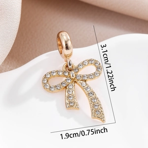 Detalle de colgante de lazo dorado con pedrería, 3,1 cm x 1,9 cm, para joyería DIY