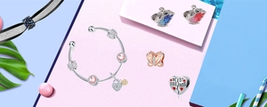 Détails du bracelet MOM en argent avec cristaux roses et perles papillon ciselées