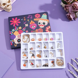 Calendario dell'avvento Halloween DIY con 24 ciondoli a tema e bracciale a catena snake