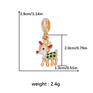 Detailed view of a golden Christmas reindeer pendant with dimensions 2.9cm and 2.4g weight