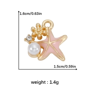 Gedetailleerde afmetingen van gouden bloem en roze zeester hanger met parel voor DIY sieraden