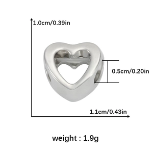 Guía de dimensiones detallada para cuenta de corazón hueco con acabado de metal plateado