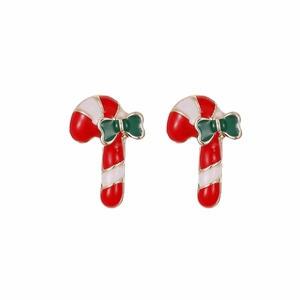 Details von weihnachtlichen Zuckerstangen-Ohrringen mit roten Streifen und grüner Schleife