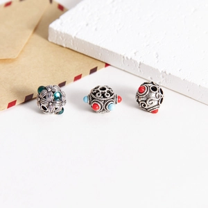 Vintage Legierung Tibet Silber Hohlperlen Ethnische Florale Totem Charms Für DIY Schmuckherstellung Bohemian Armband Zubehör