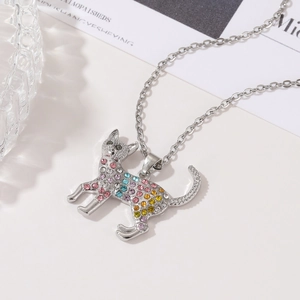 Collana con gatto carino con strass colorati arcobaleno e catena d'argento per ragazze