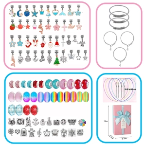 Set braccialetti natalizi fai da te 100pz con perline, ciondoli e scatola regalo rosa