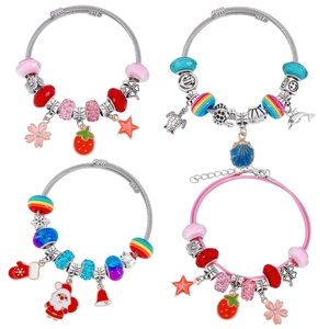 Set fai-da-te da 100pz per braccialetti natalizi con perle in vetro e ciondoli misti